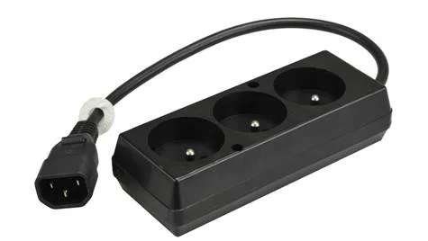 Adapter z wtykiem IEC C14 męskim przewód 3x1mm2 H05VV-F z gniazdem triple GN-370